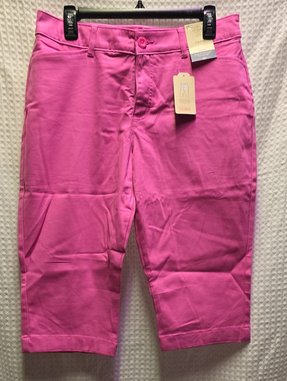 NWT St. John's Bay Pink Capri Pants